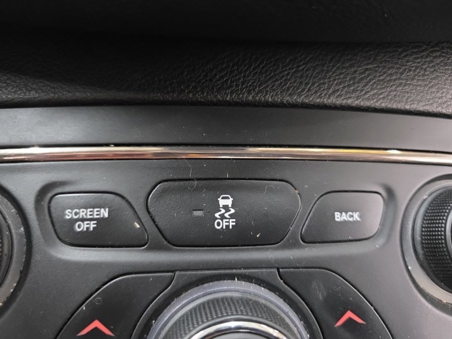 Used 2015 Chrysler 200 C w/ Navigation & Sound Group I image 20