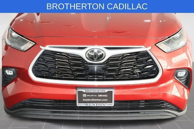 Used 2022 Toyota Highlander XLE AWD/4WD image 11