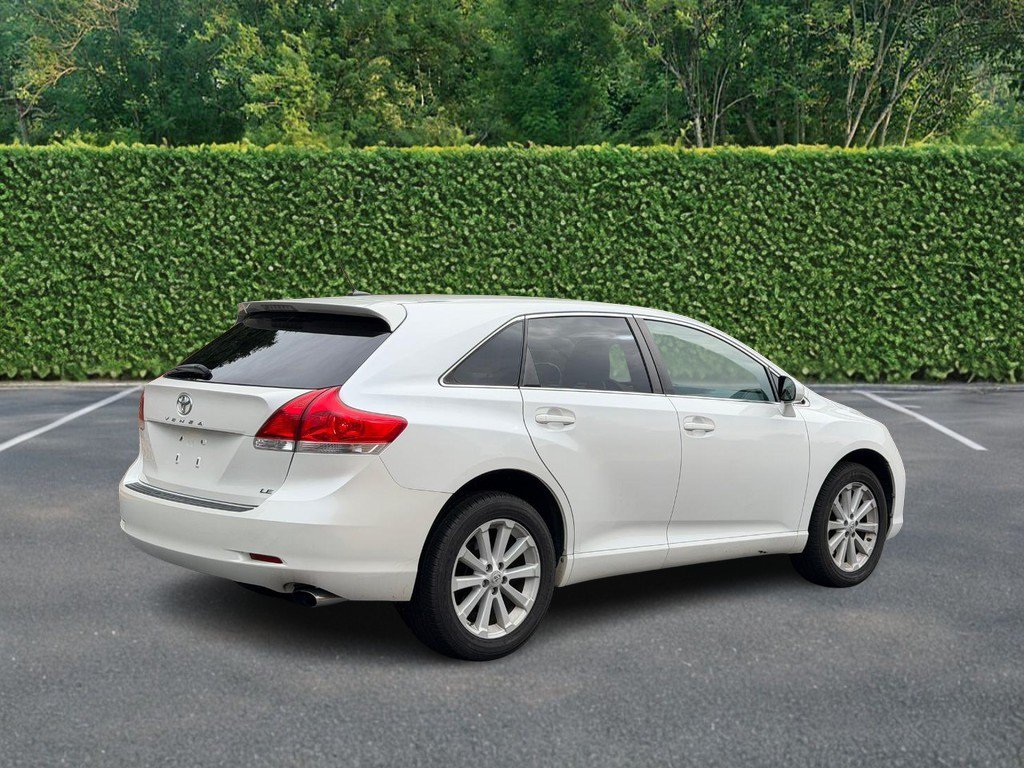 Used 2012 Toyota Venza LE FWD image 3