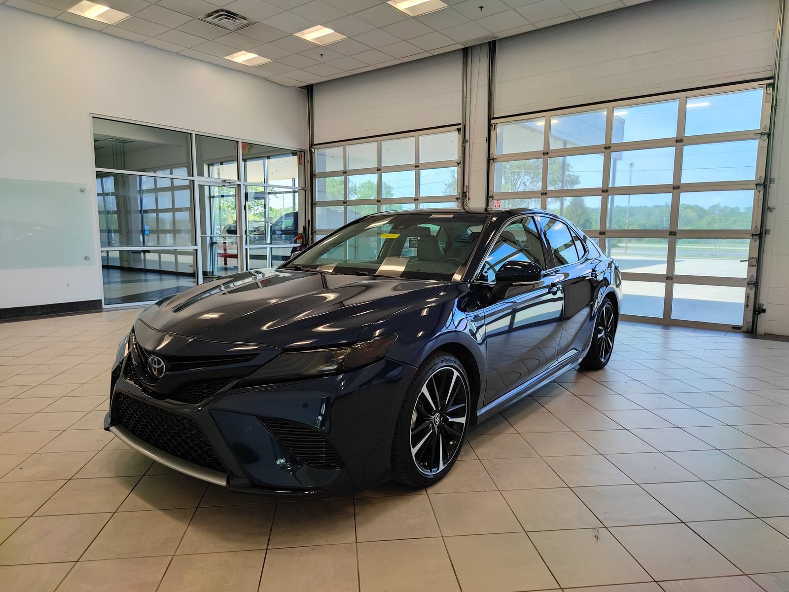 Used 2018 Toyota Camry XSE FWD image 7
