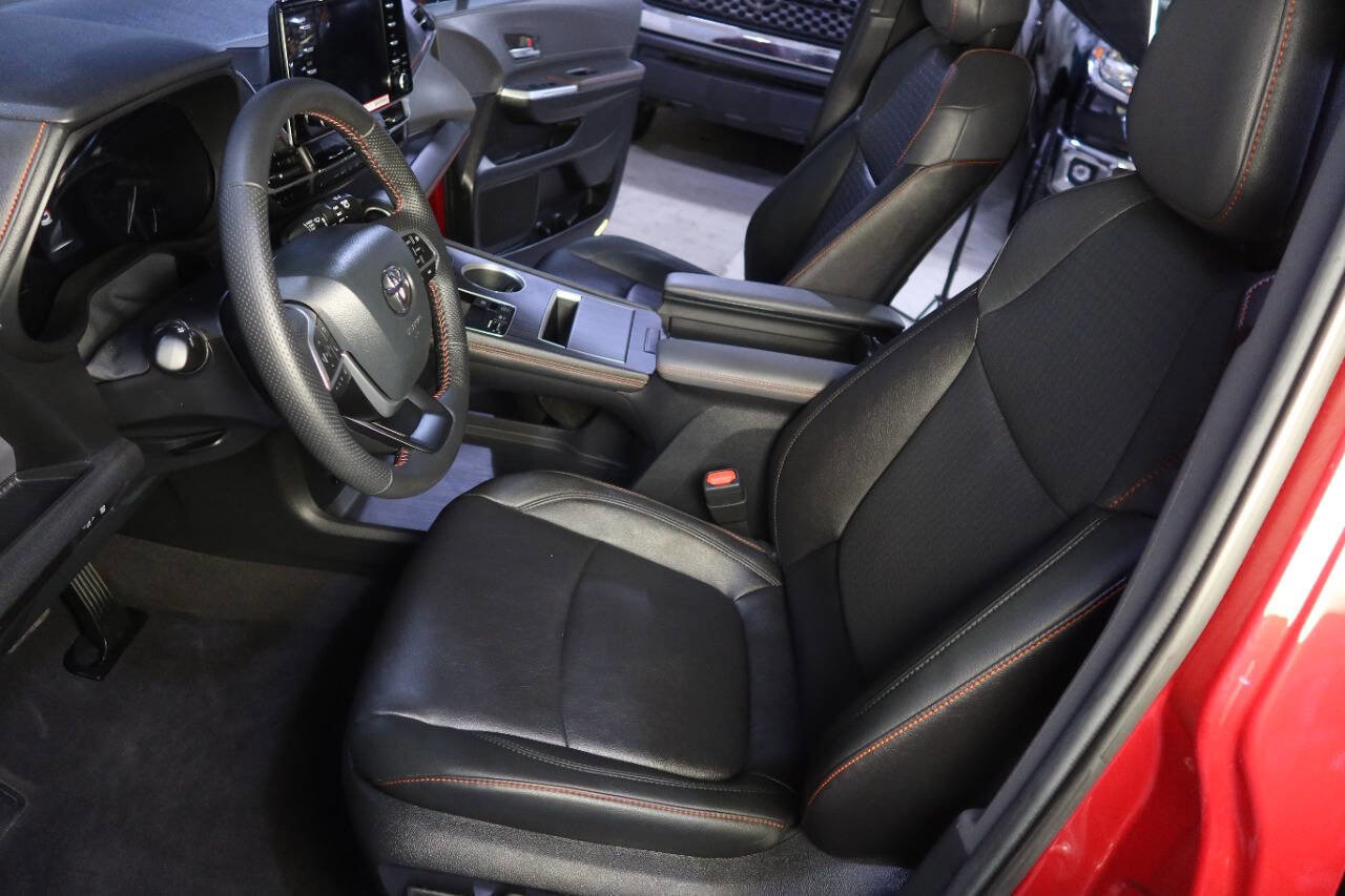 Used 2024 Toyota Sienna XSE image 20