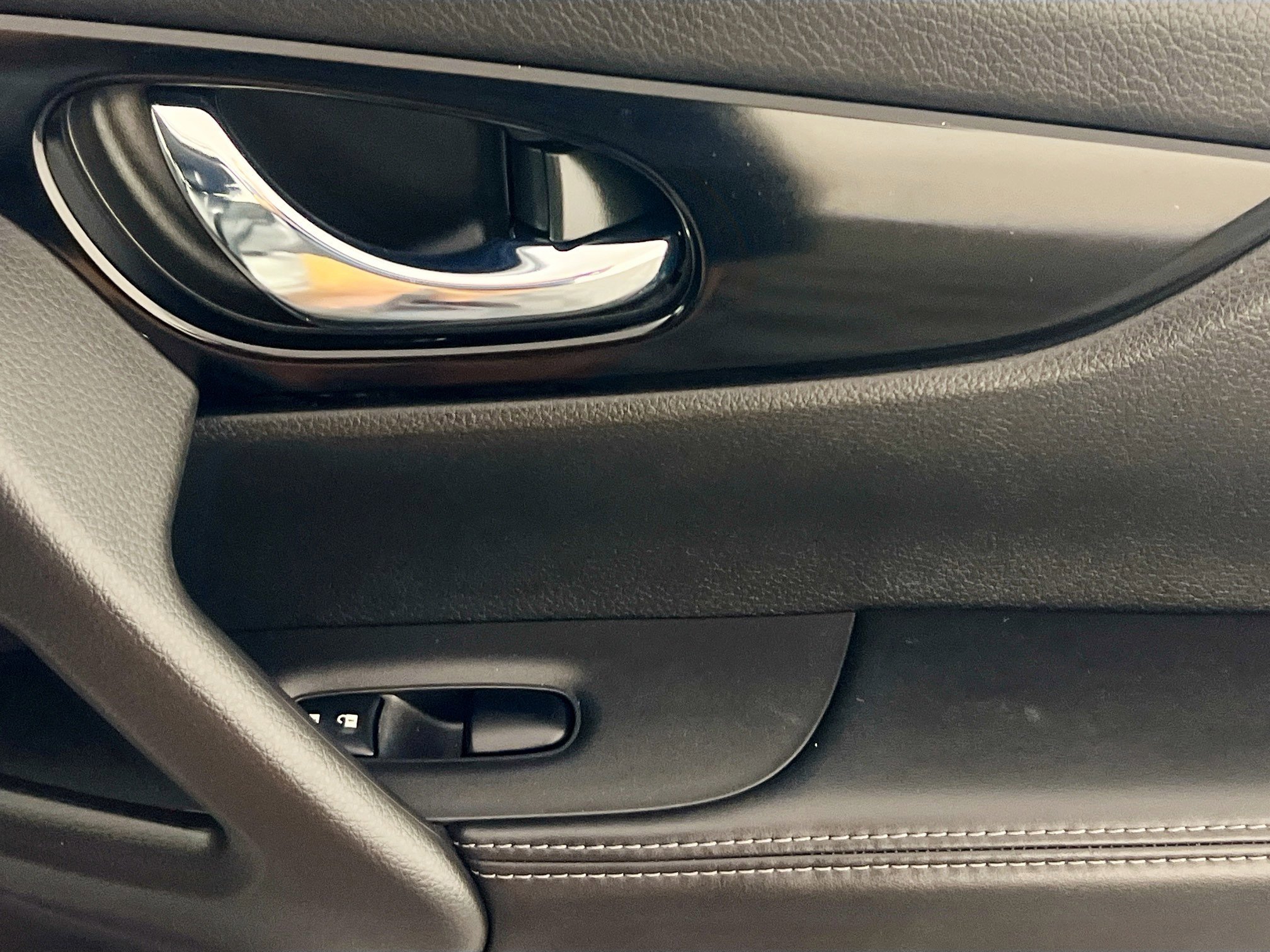 Used 2022 Nissan Rogue Sport SV w/ Technology Package image 32