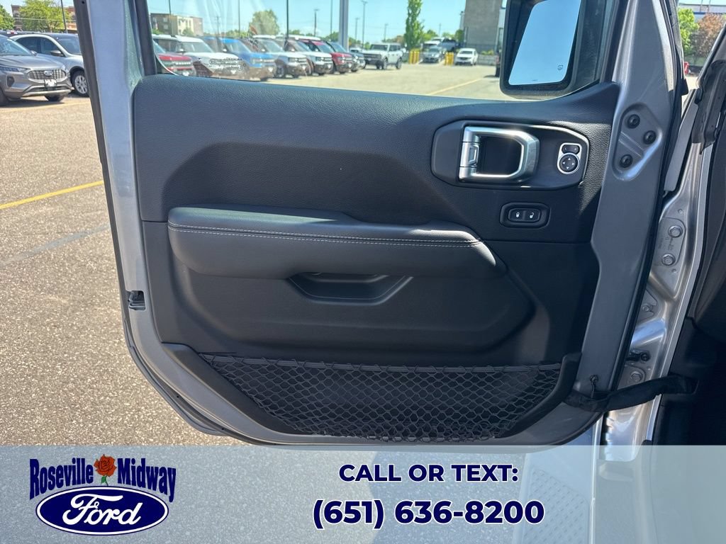 Used 2020 Jeep Gladiator Overland AWD/4WD image 32