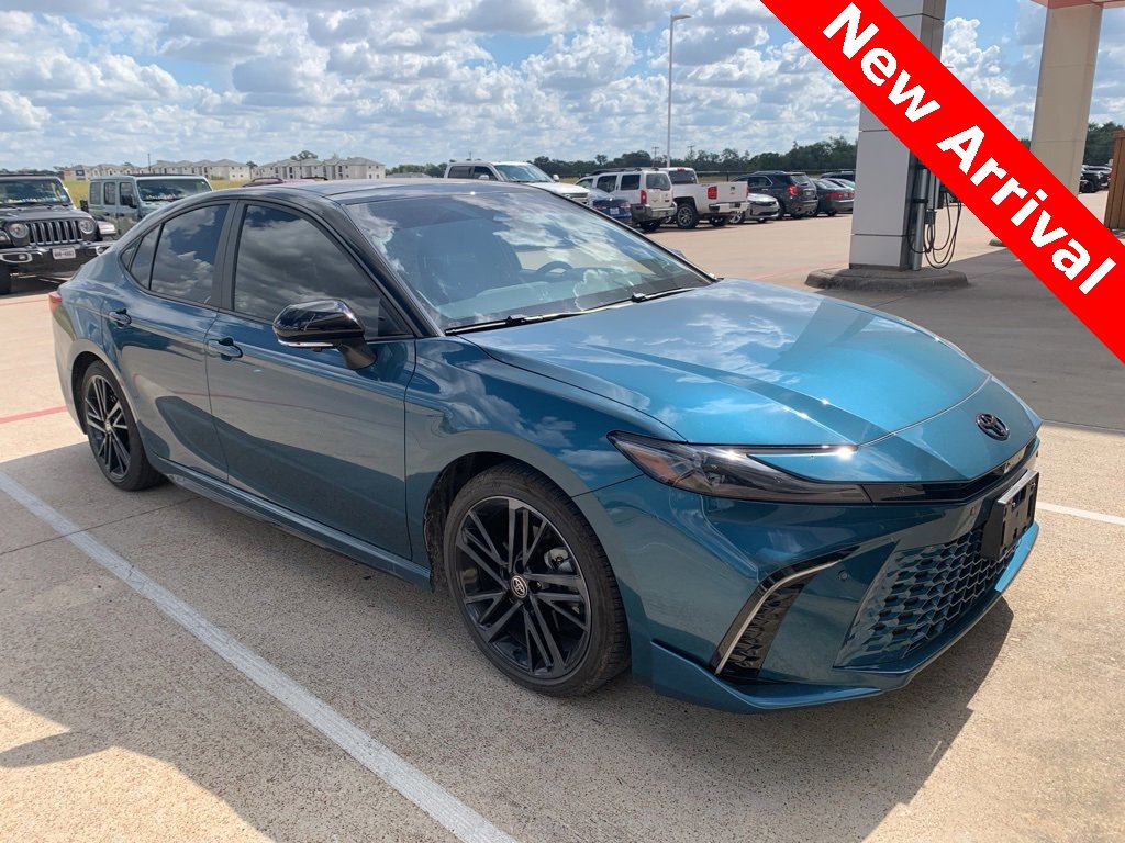 Used 2025 Toyota Camry XSE video 1