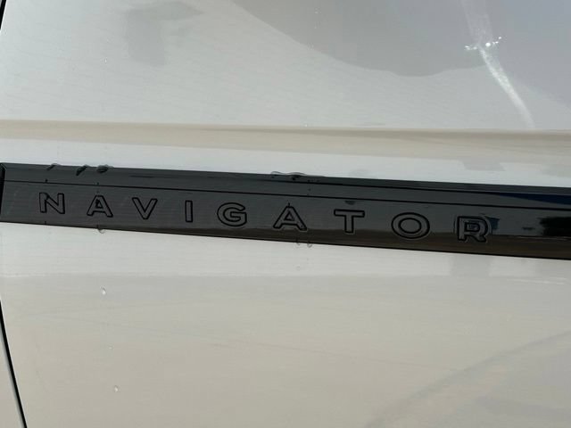 New 2027 Lincoln Navigator Reserve w/ Jet Appearance Package AWD/4WD image 30