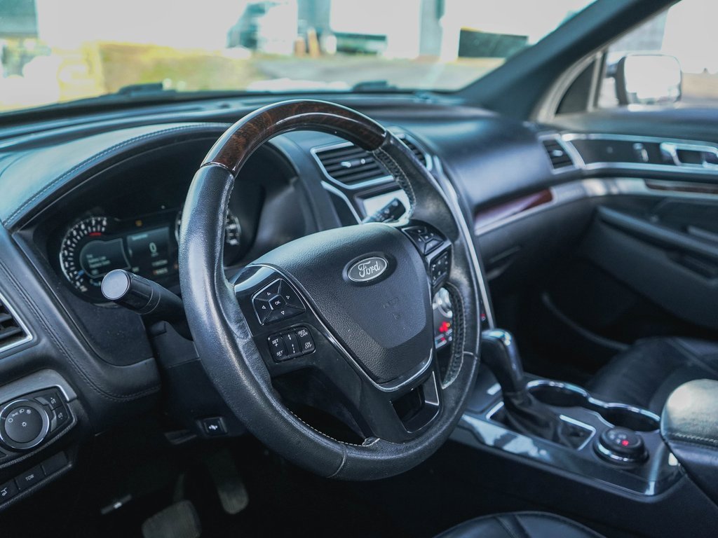 Used 2017 Ford Explorer Platinum image 6