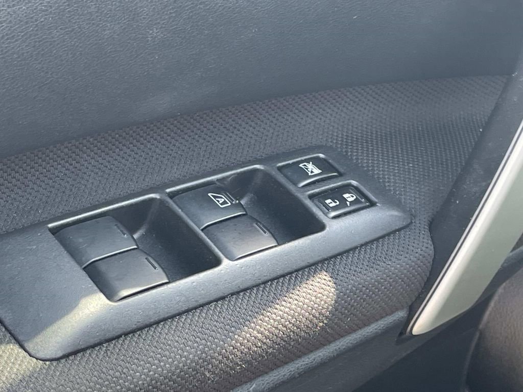 Used 2013 Nissan Rogue S image 15