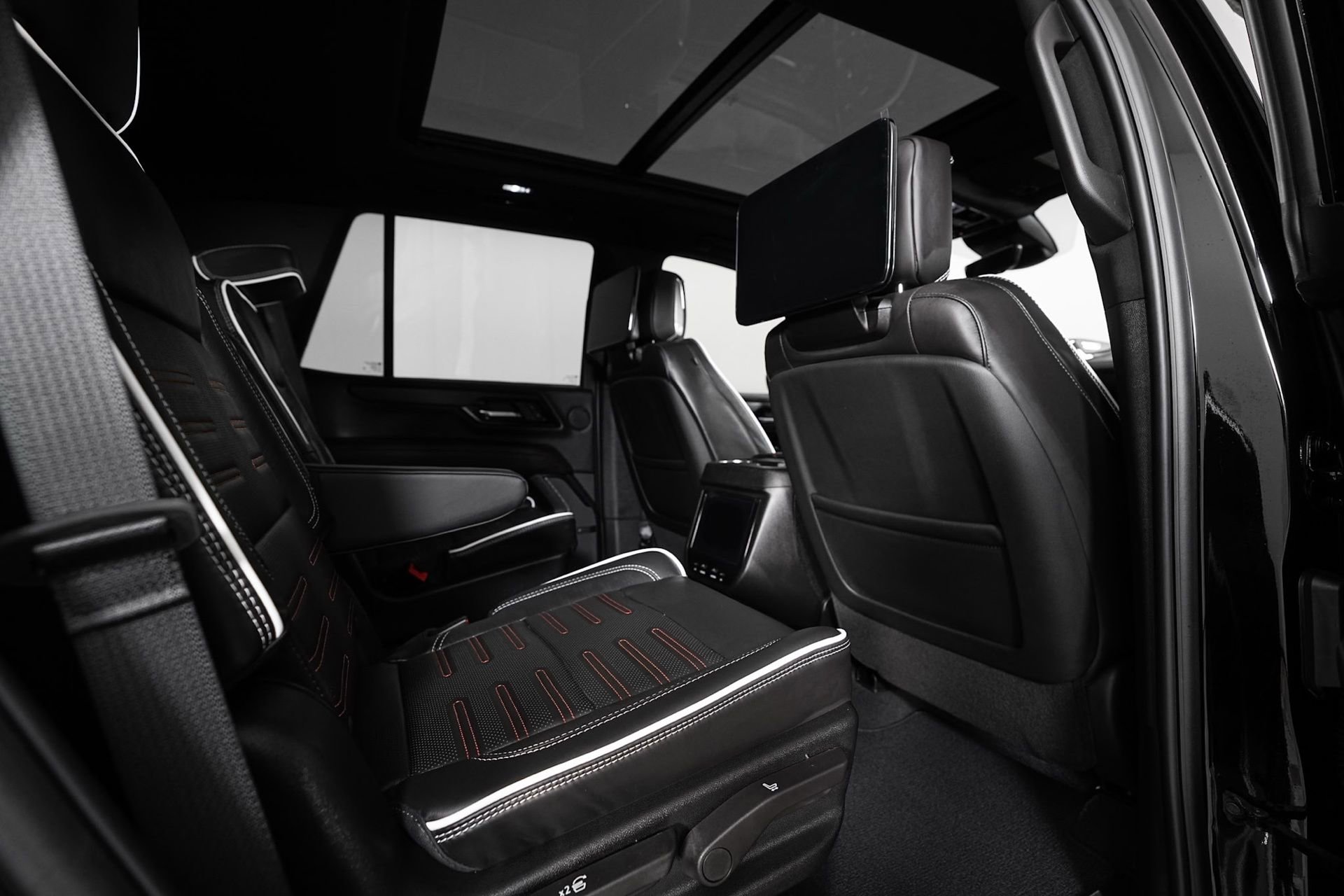 Used 2026 GMC Yukon AT4 Ultimate AWD/4WD image 7