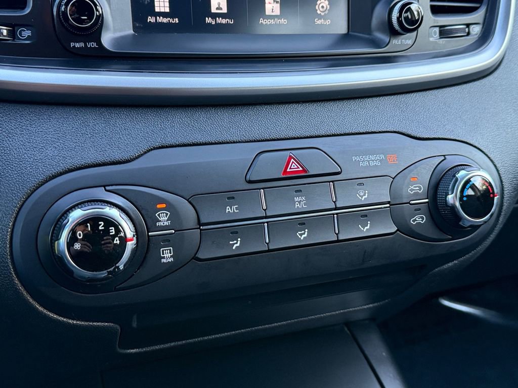Used 2020 Kia Sorento LX image 16