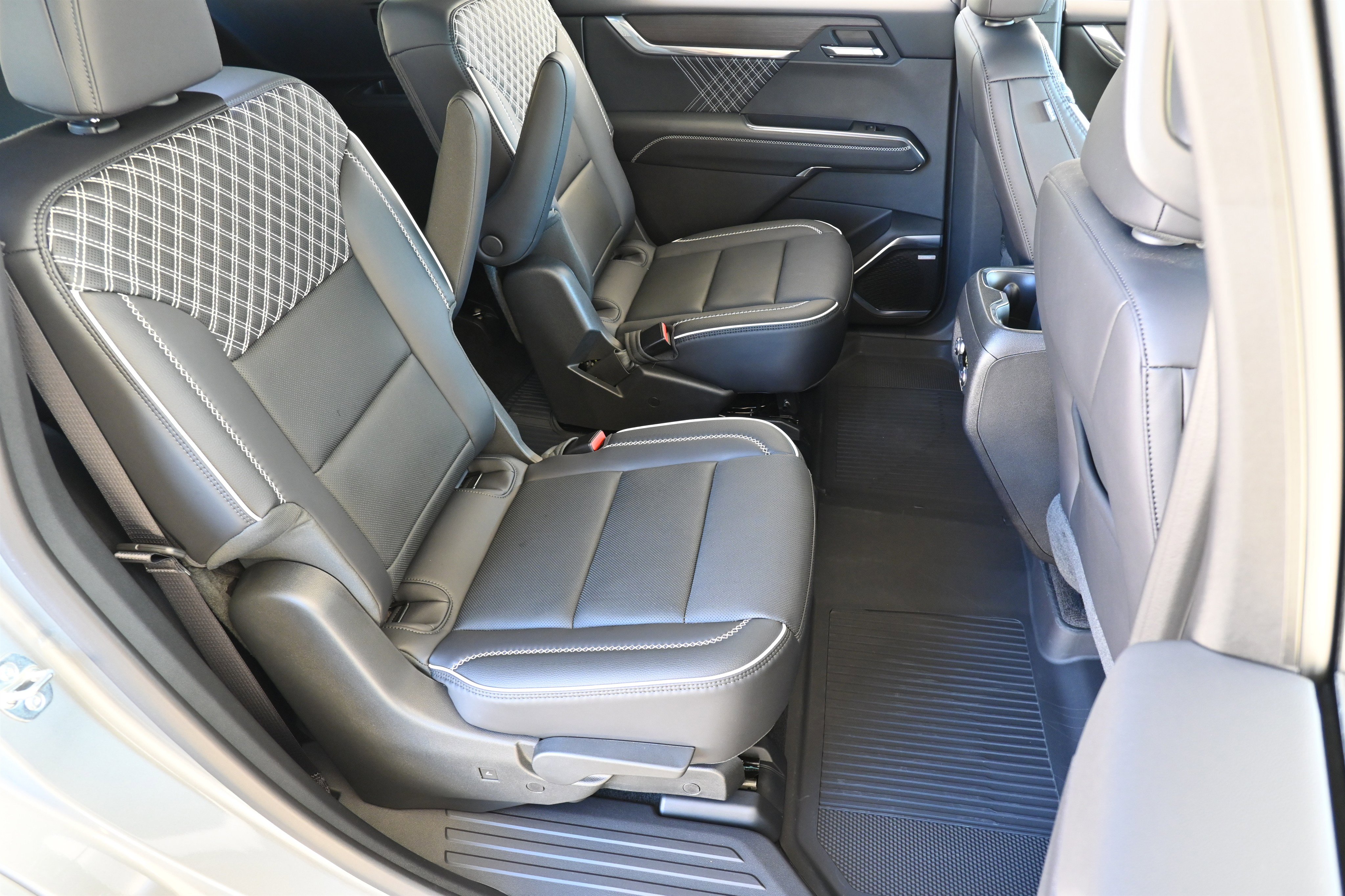 Used 2025 GMC Acadia Denali w/ LPO, Floor Liner Package image 21