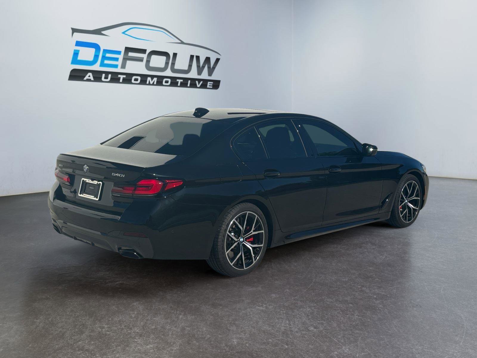 Used 2023 BMW 540i xDrive w/ Executive Package AWD/4WD image 3