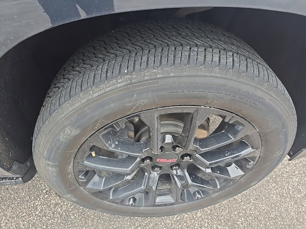 Used 2022 GMC Yukon Denali w/ Denali Premium Package image 8