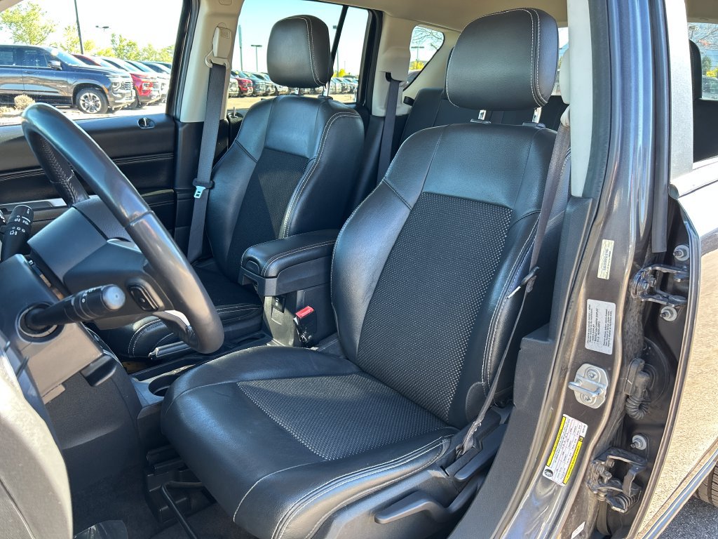 Used 2017 Jeep Compass Latitude AWD/4WD image 14