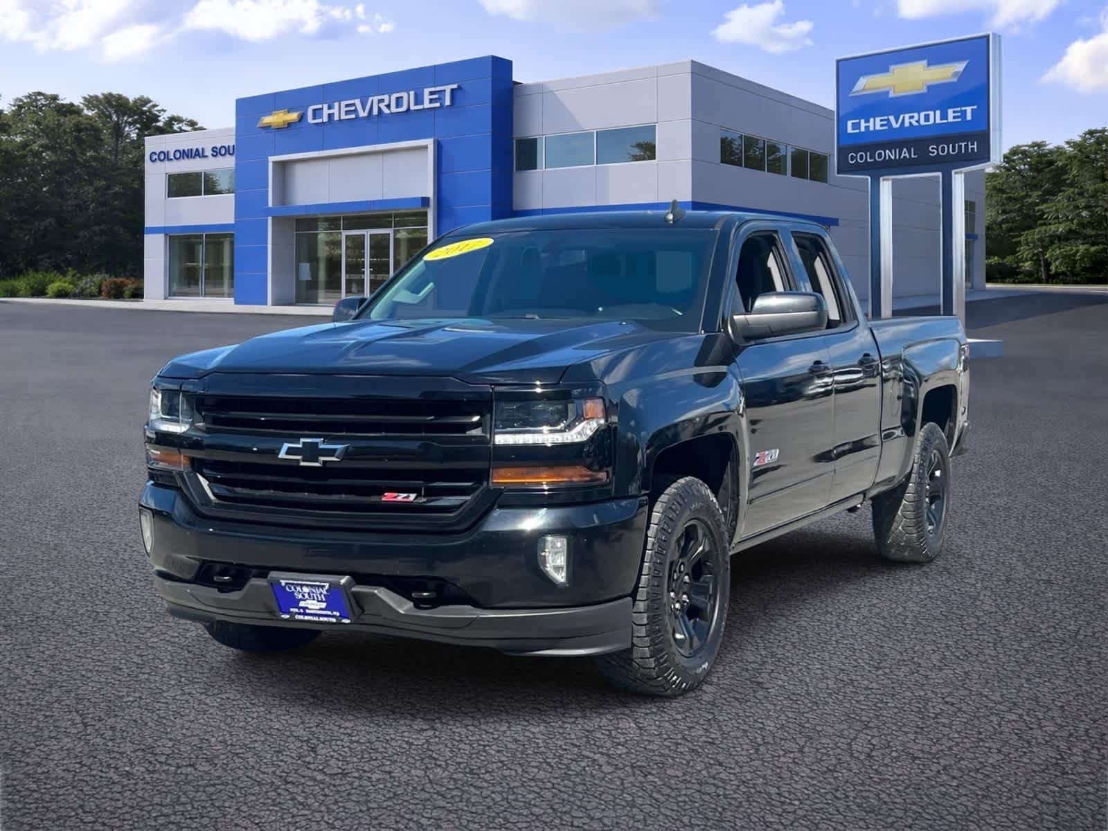 Used 2017 Chevrolet Silverado 1500 LT w/ Midnight Edition AWD/4WD image 2