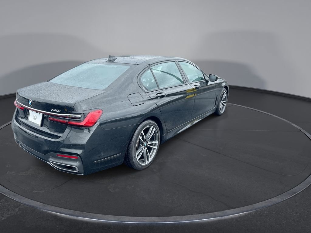 Used 2022 BMW 740i xDrive w/ M Sport Package AWD/4WD image 11
