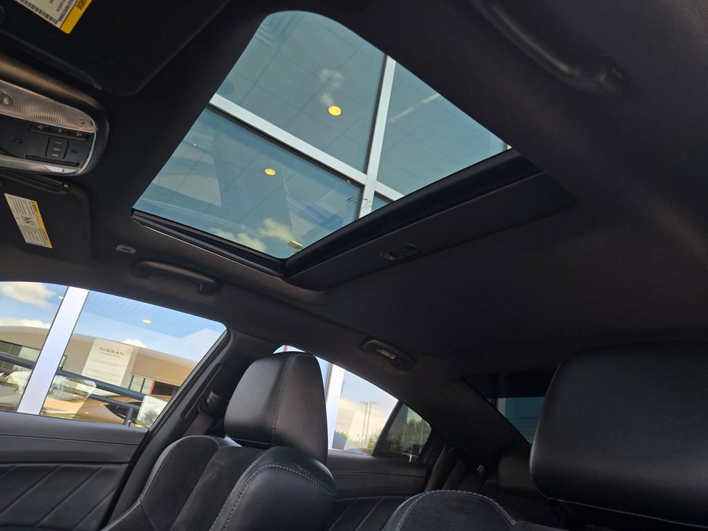 Used 2022 Dodge Charger R/T w/ Plus Group RWD image 22