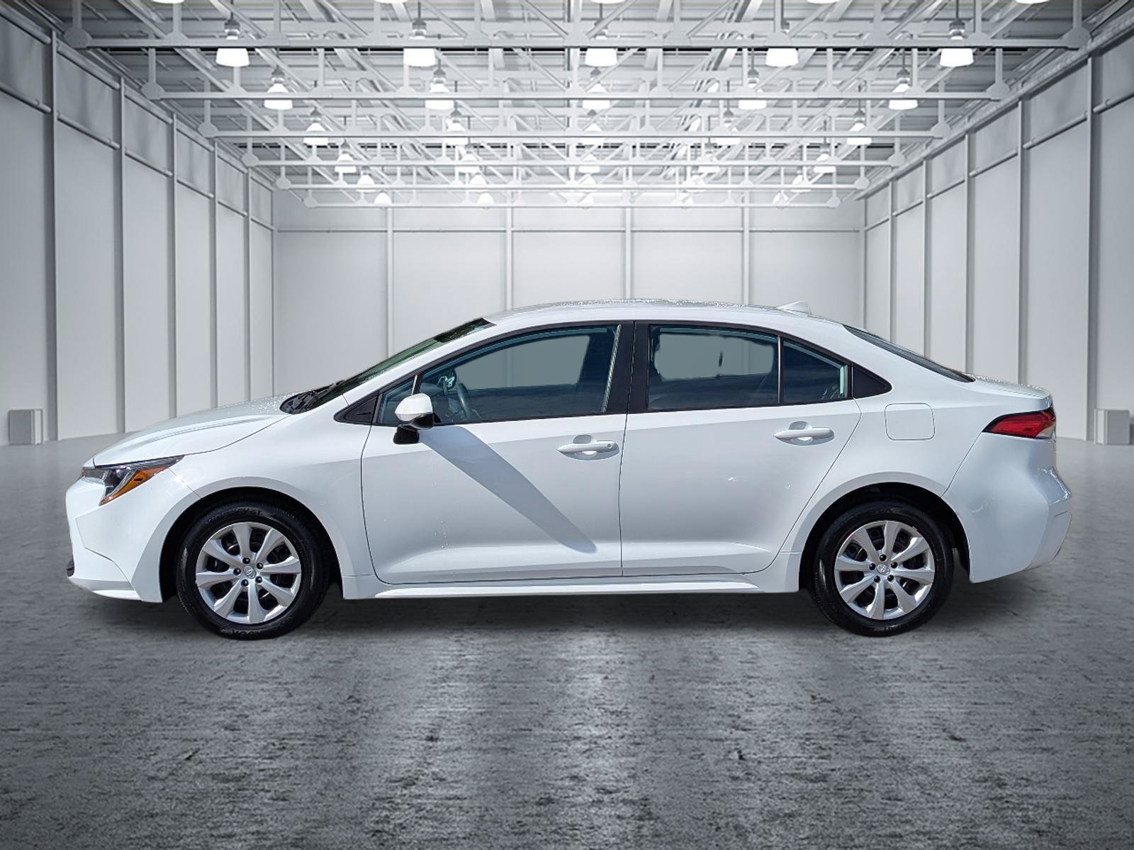 Used 2025 Toyota Corolla LE FWD image 2
