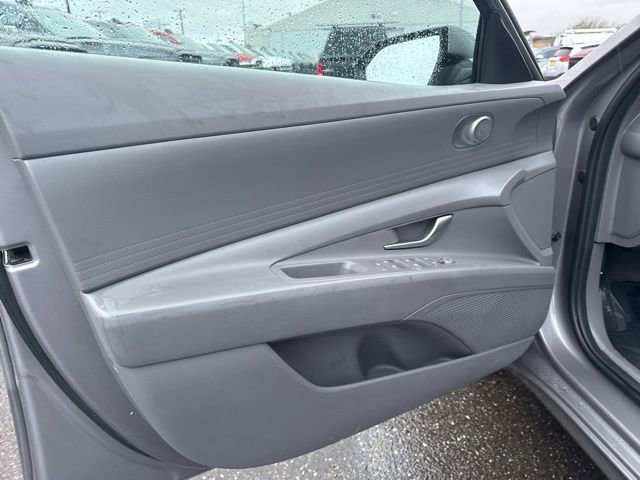 Used 2022 Hyundai Elantra SEL image 17