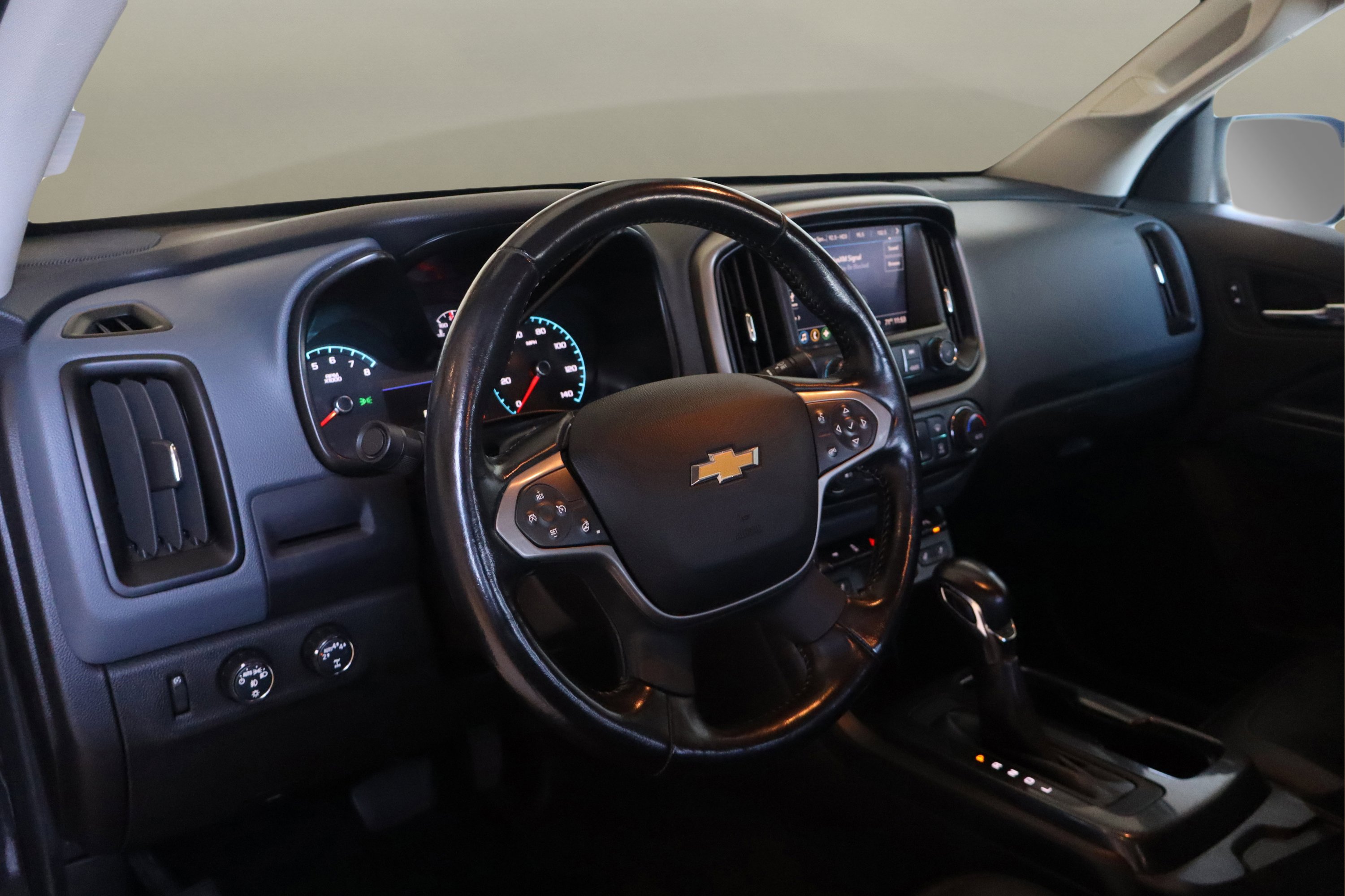 Used 2022 Chevrolet Colorado Z71 w/ Z71 Midnight Edition image 10