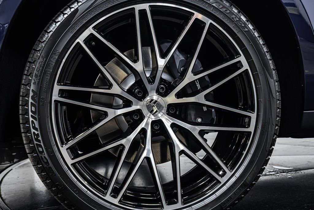 Certified 2025 Porsche Macan image 24