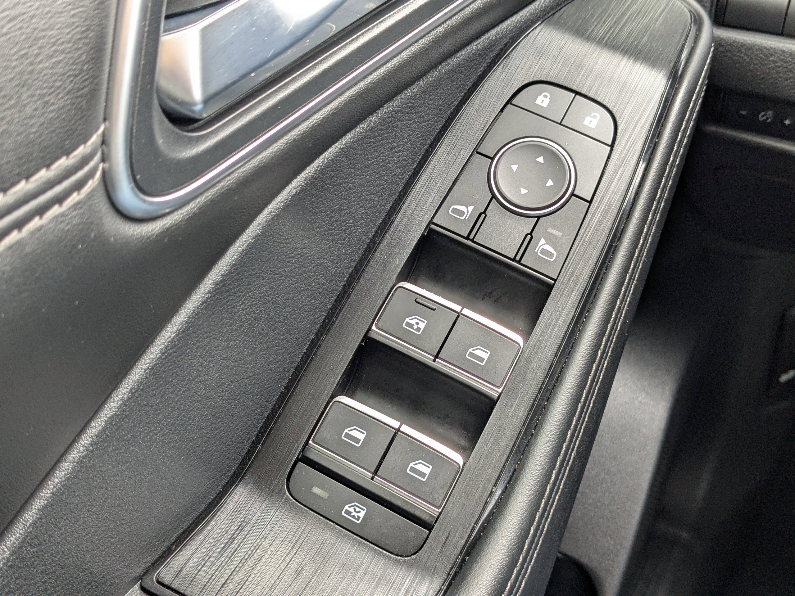 Used 2023 Nissan Rogue Platinum image 28