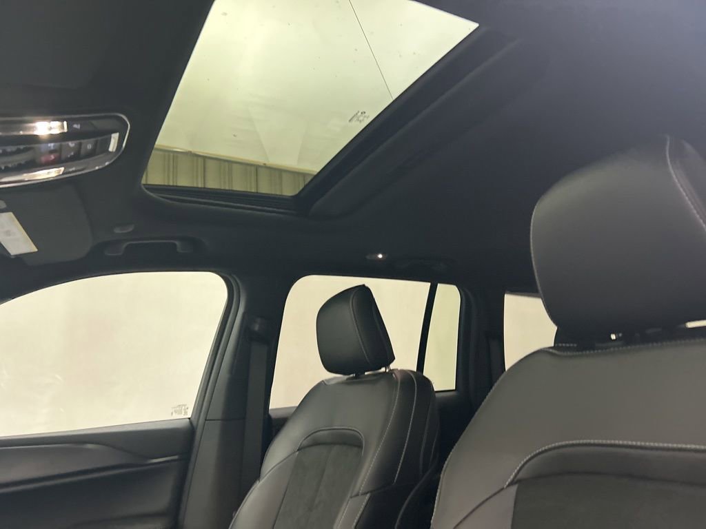 New 2025 Jeep Grand Cherokee Altitude image 43