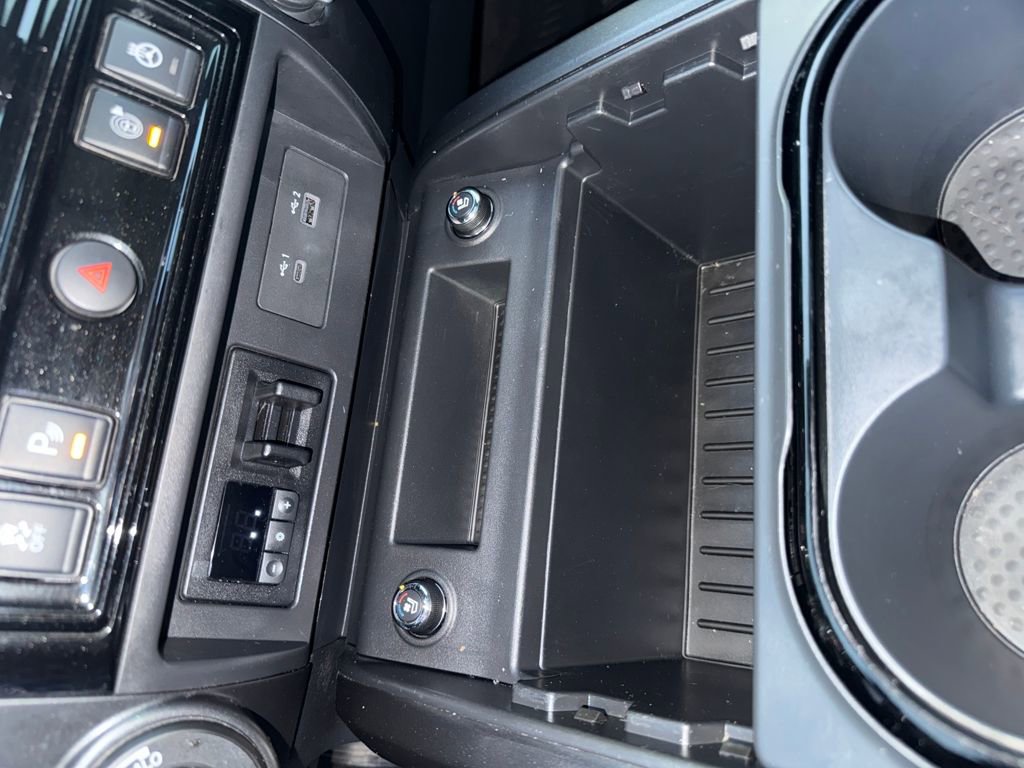 Used 2023 Nissan Titan PRO-4X w/ Pro-4x Convenience Package image 26