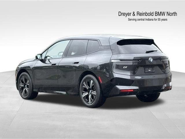 Used 2024 BMW iX xDrive50 w/ Sport Package AWD/4WD image 4
