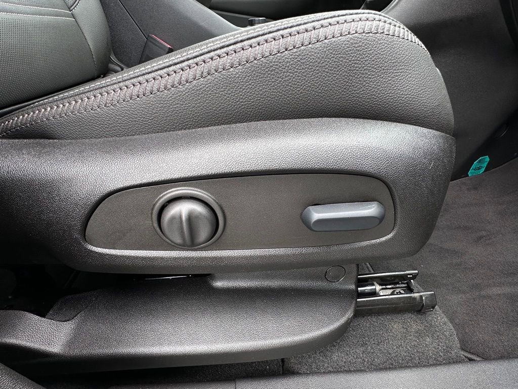 Used 2023 GMC Terrain Denali w/ Denali Premium Package AWD/4WD image 13