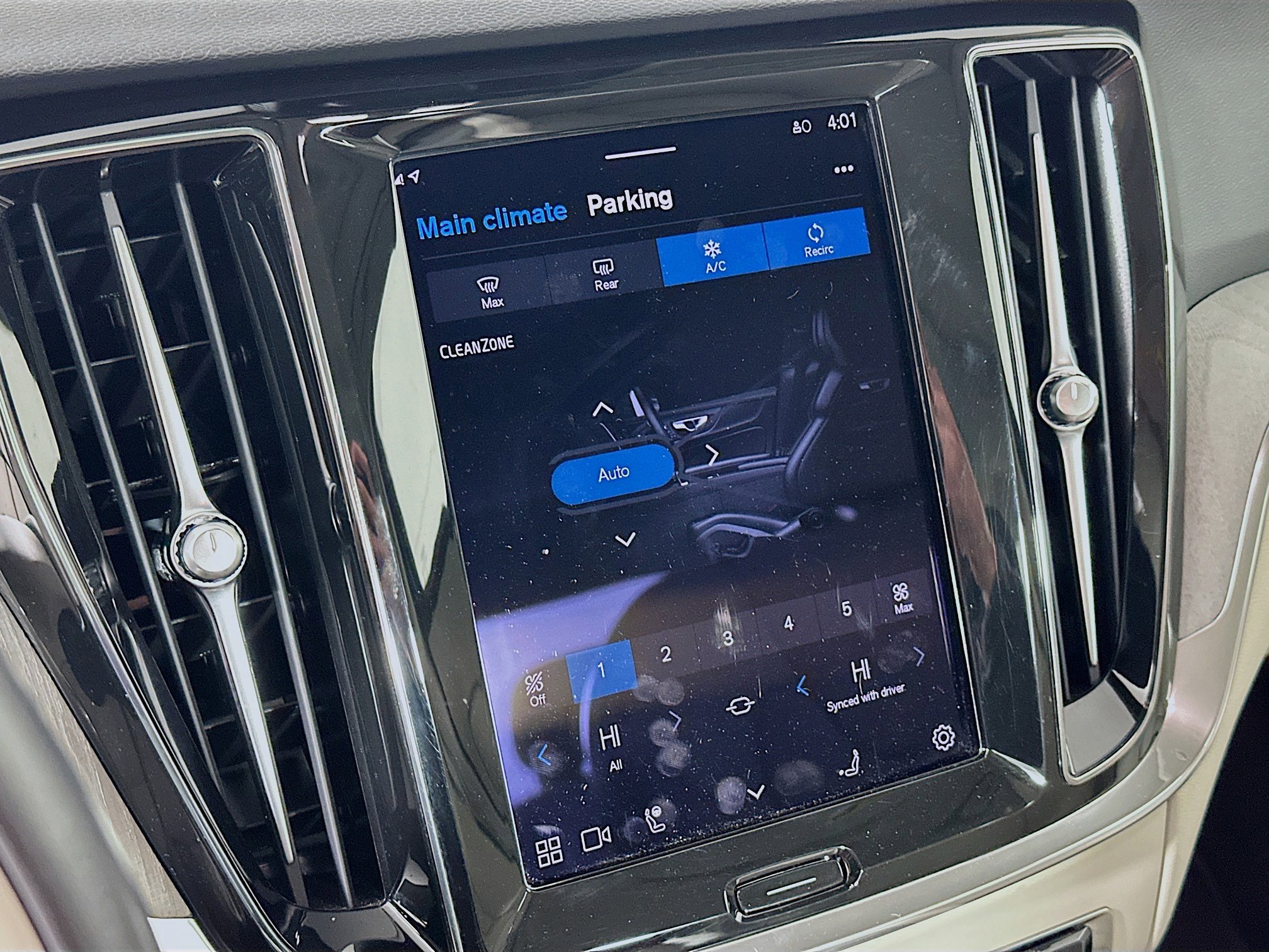 Used 2024 Volvo S60 B5 Plus image 24