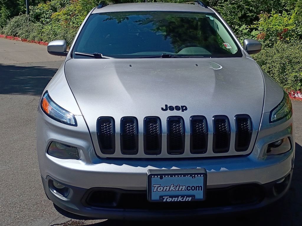 Used 2018 Jeep Cherokee Latitude w/ Altitude Package FWD image 12