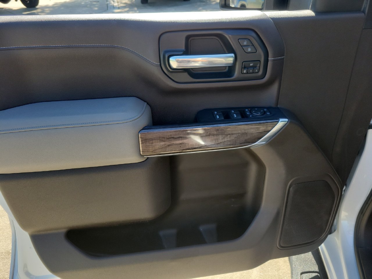 Certified 2022 Chevrolet Silverado 2500 LTZ w/ LTZ Plus Package AWD/4WD image 13