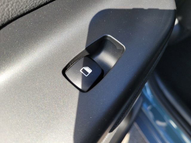 Used 2022 Hyundai Kona Limited image 14