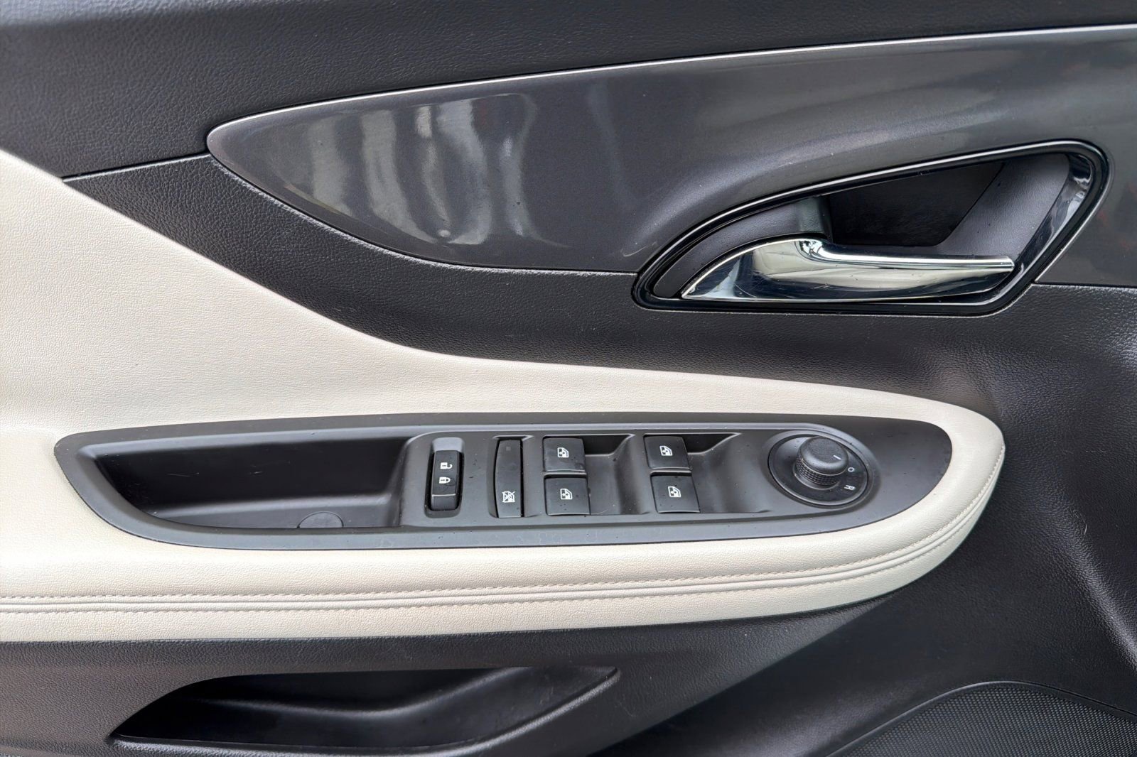 Used 2017 Buick Encore Essence w/ Experience Buick Package image 11