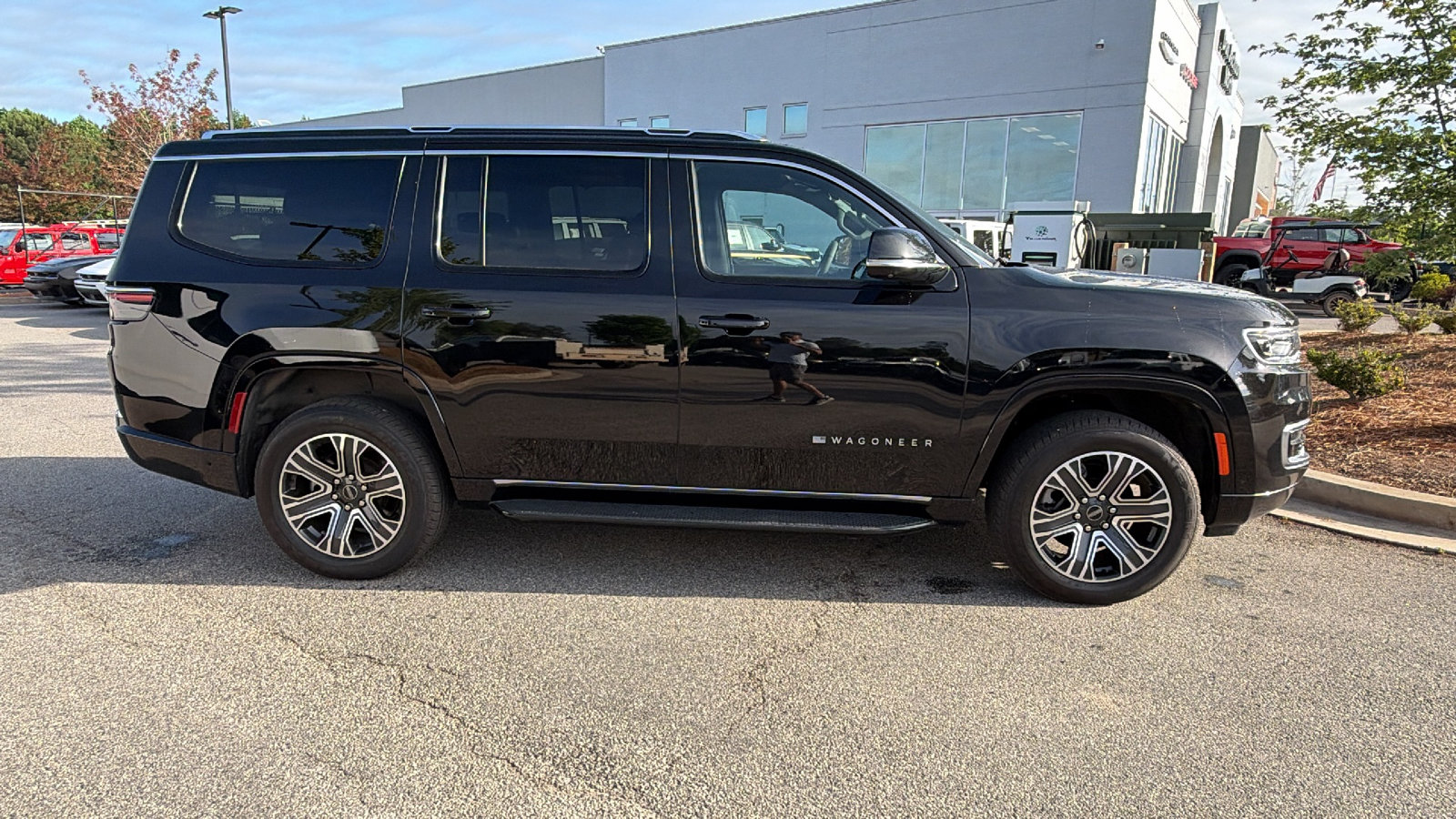 Used 2025 Jeep Wagoneer 4WD w/ Convenience Group I image 7