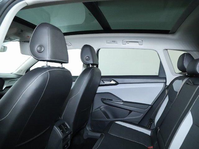 Used 2022 Volkswagen Taos SEL image 15