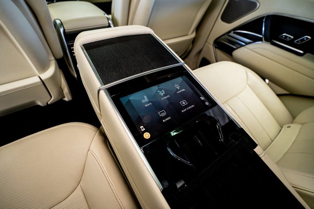 Used 2024 Land Rover Range Rover Autobiography image 60
