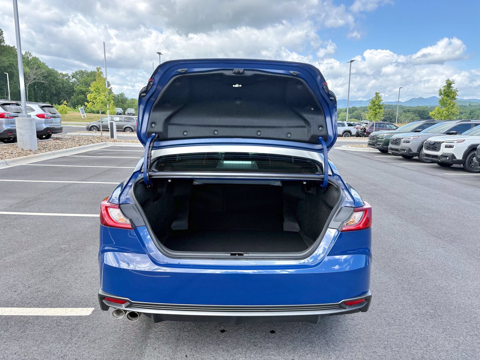 Used 2025 Toyota Camry SE FWD image 11