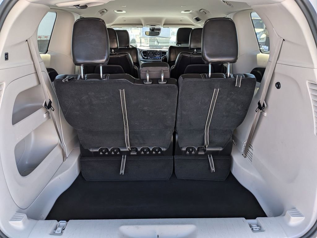 Used 2024 Chrysler Pacifica Touring-L image 27