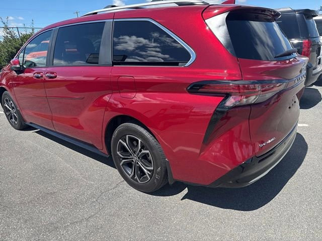 Used 2025 Toyota Sienna Platinum AWD/4WD image 10