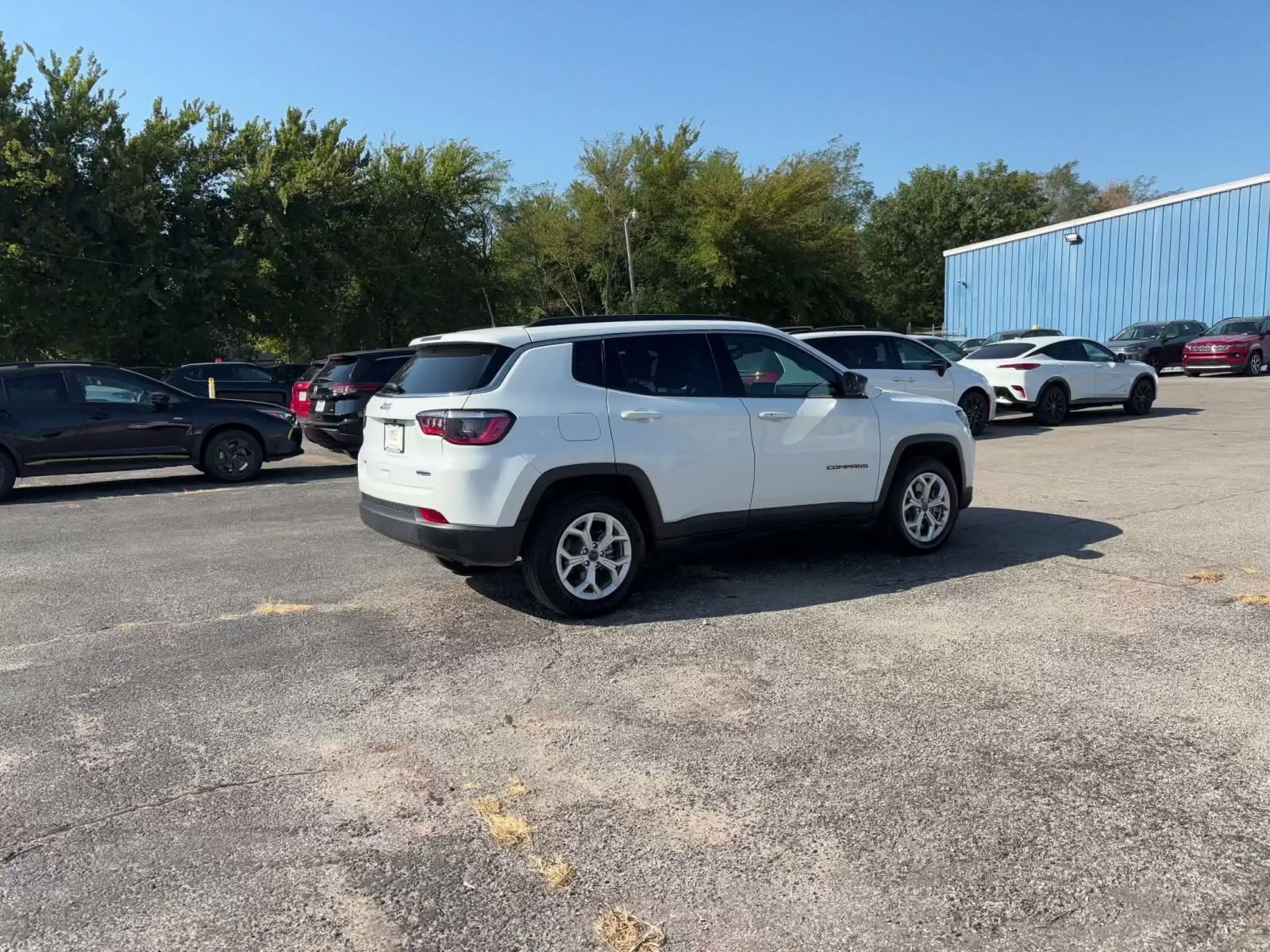 Used 2025 Jeep Compass Latitude AWD/4WD image 13