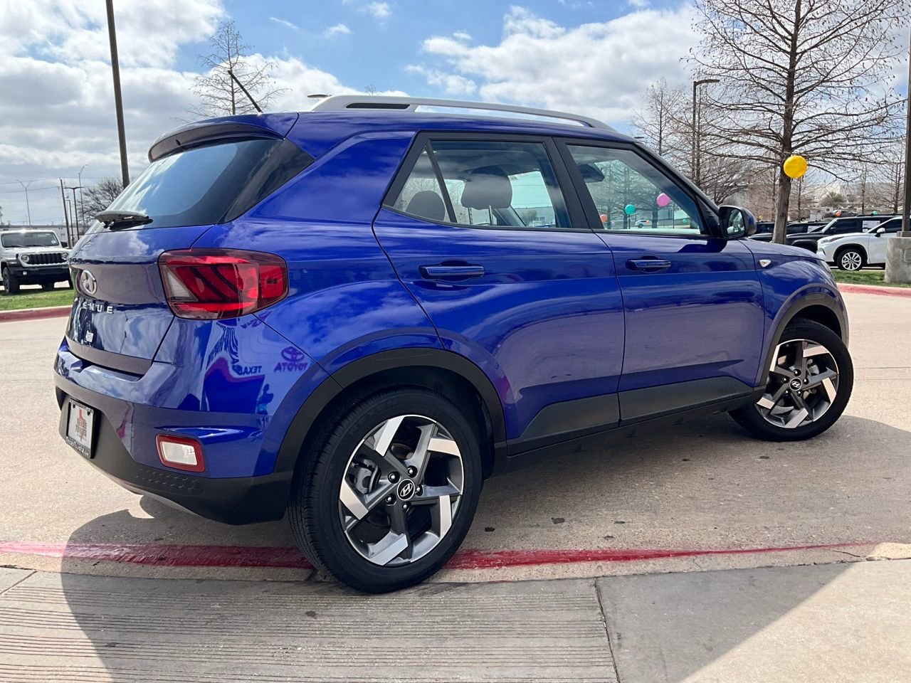 Used 2025 Hyundai Venue SEL image 6