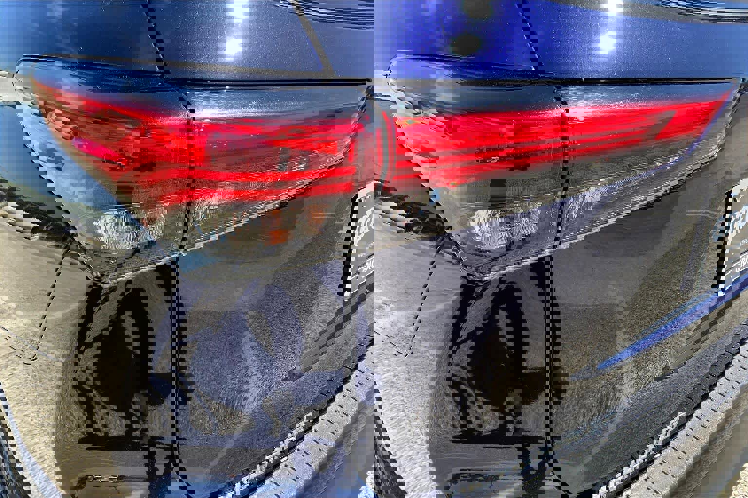 Used 2023 Toyota Highlander XLE image 28