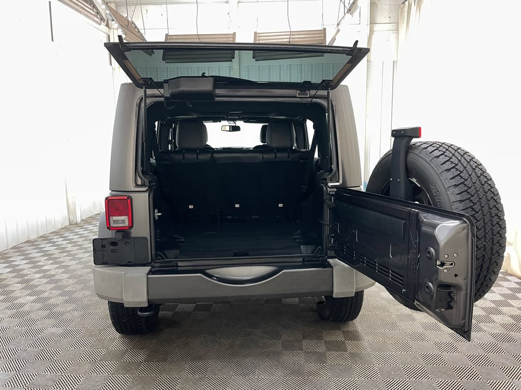 Used 2016 Jeep Wrangler Unlimited Sahara AWD/4WD image 41