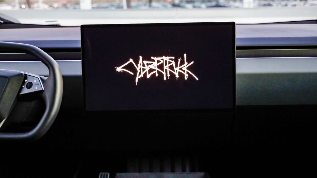 Used 2024 Tesla Cybertruck AWD Crew Cab image 16