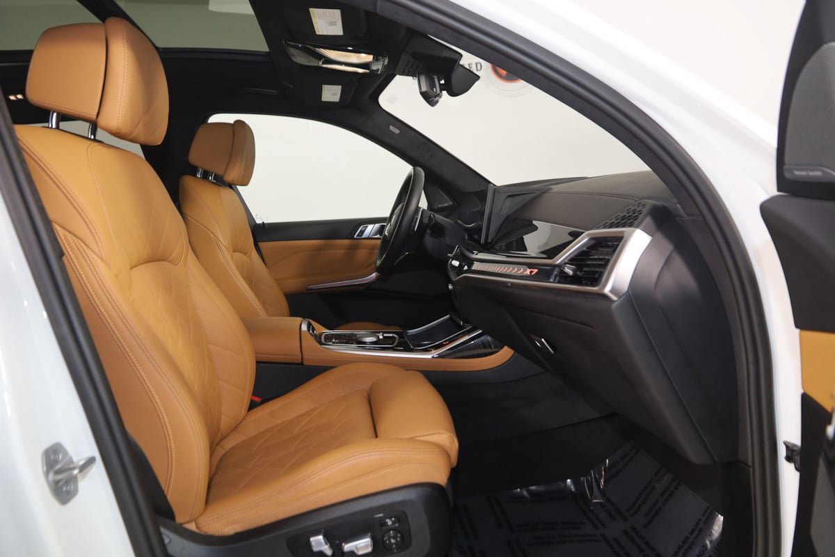Used 2024 BMW X7 xDrive40i w/ M Sport Package AWD/4WD image 14