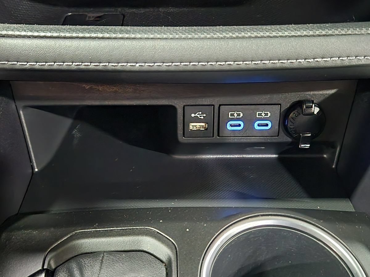 Used 2022 Toyota Highlander XLE FWD image 38