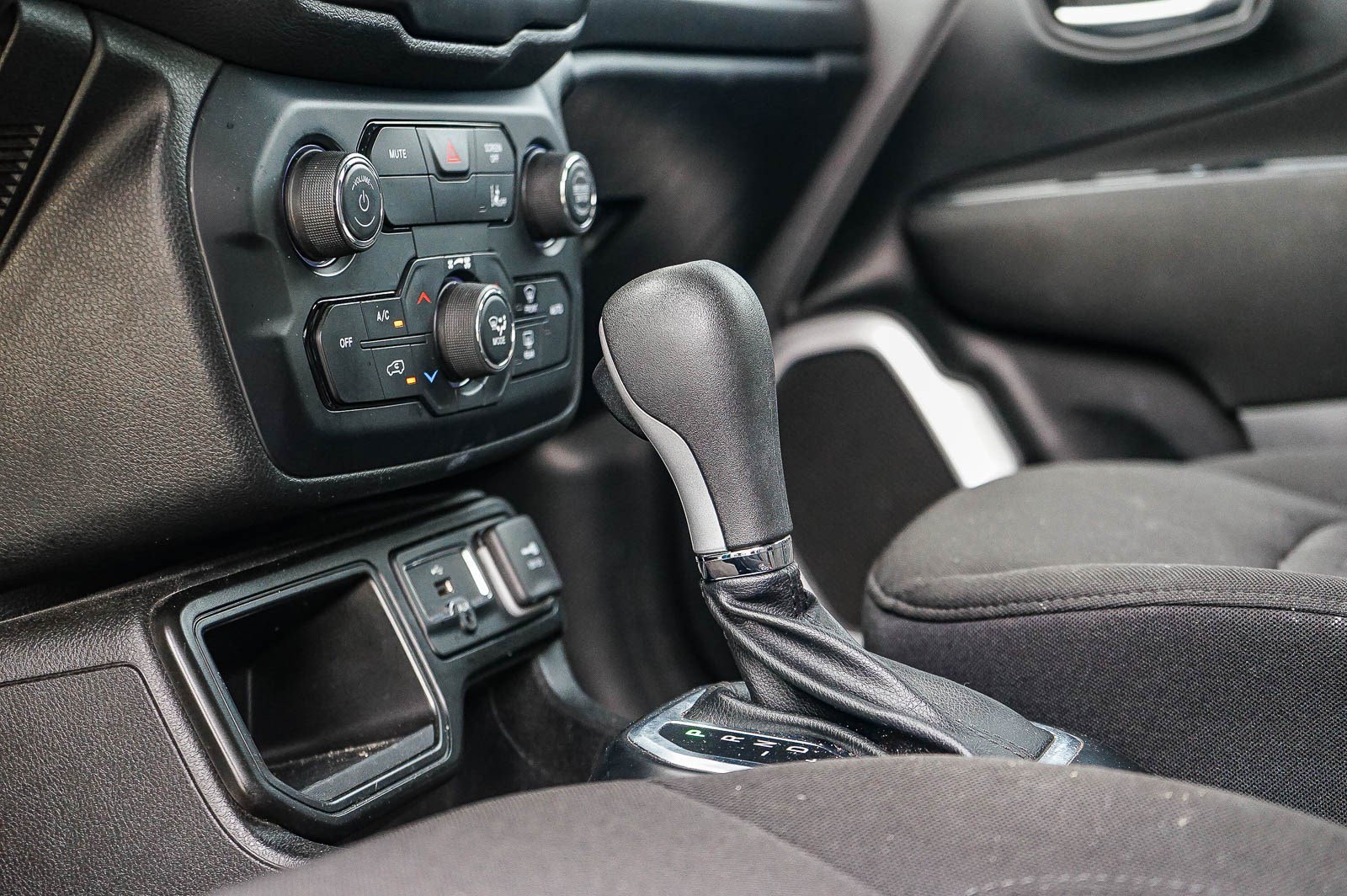 Used 2021 Jeep Renegade Latitude FWD image 19