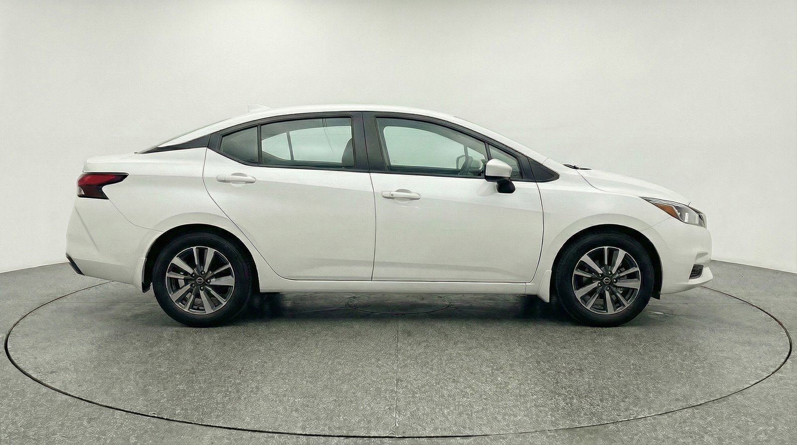 Used 2025 Nissan Versa SV image 11