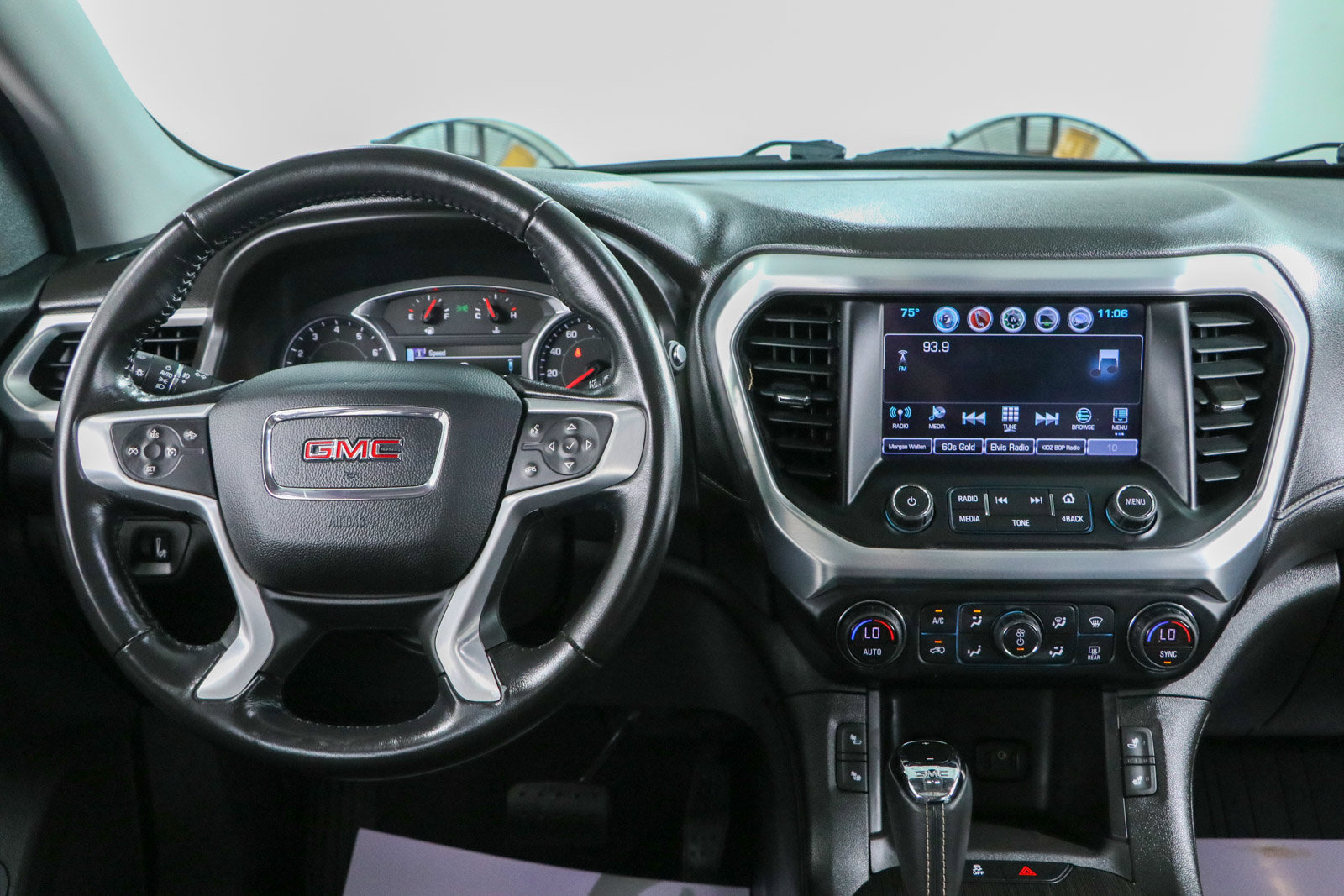 Used 2018 GMC Acadia SLT FWD image 17